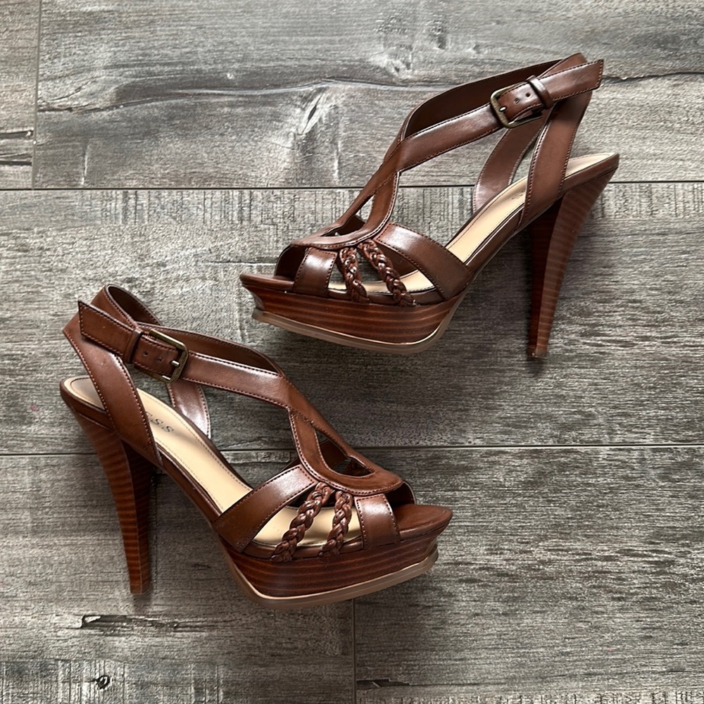 Guess 7 1/2 brown heels